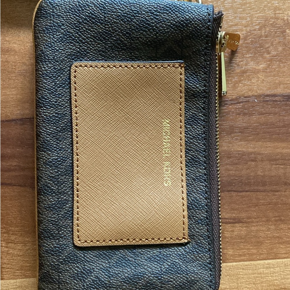 Michael Kors wristlet